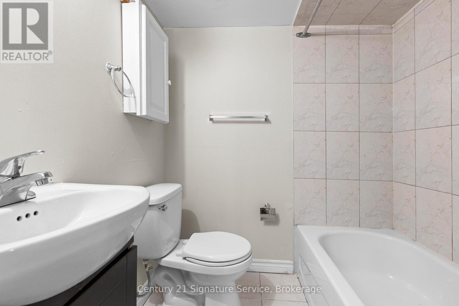 Photo 19 of 113 Mill Street N, Brampton ON