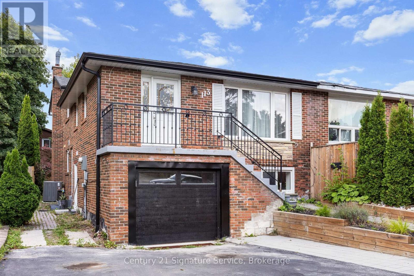Photo 2 of 113 Mill Street N, Brampton ON