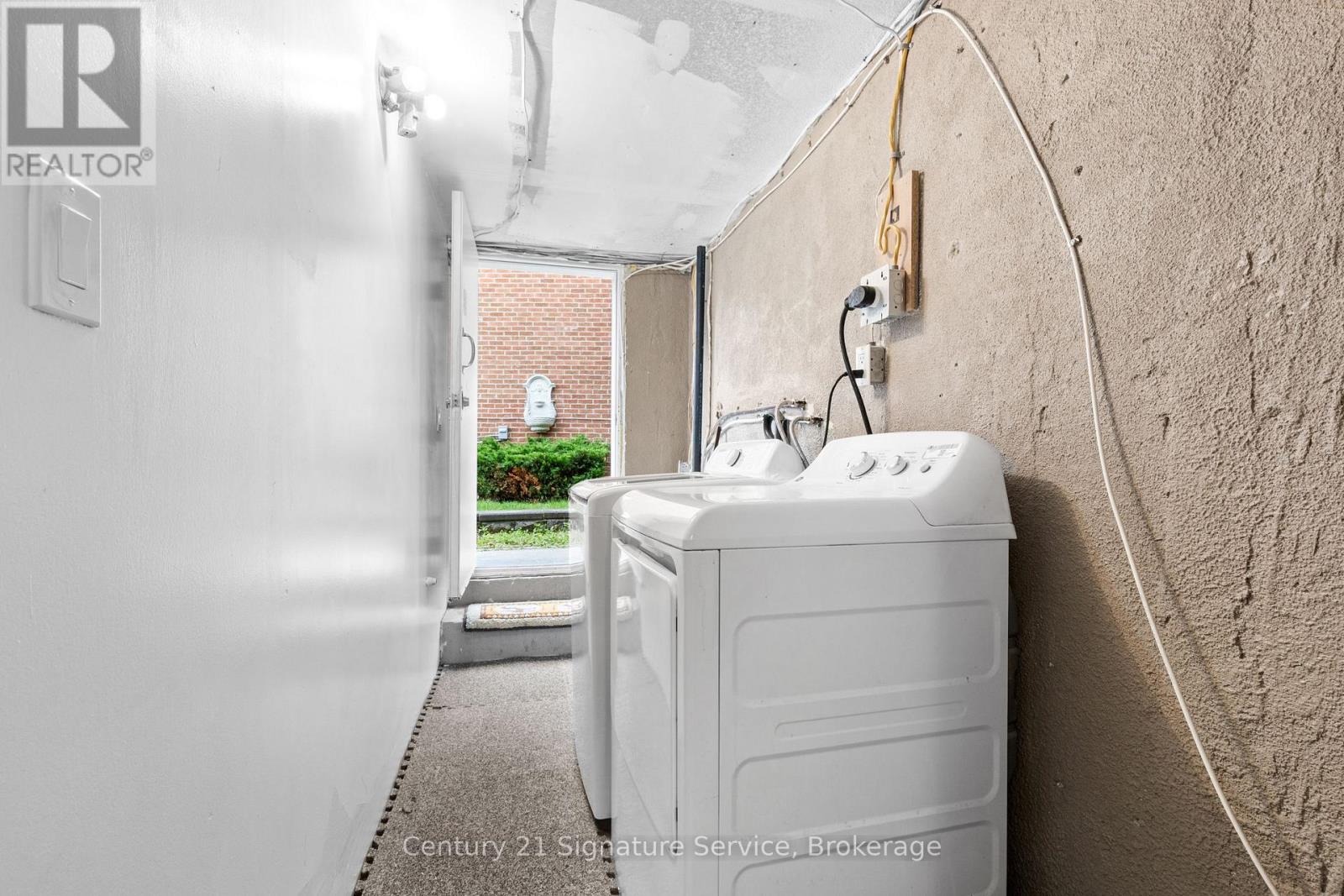 Photo 20 of 113 Mill Street N, Brampton ON