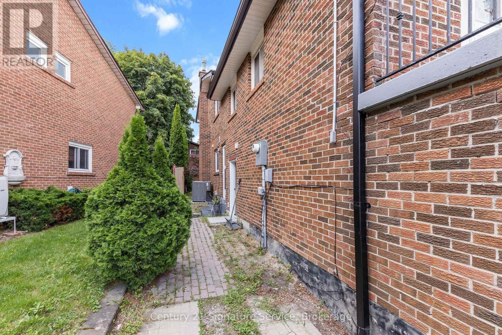 Photo 25 of 113 Mill Street N, Brampton ON