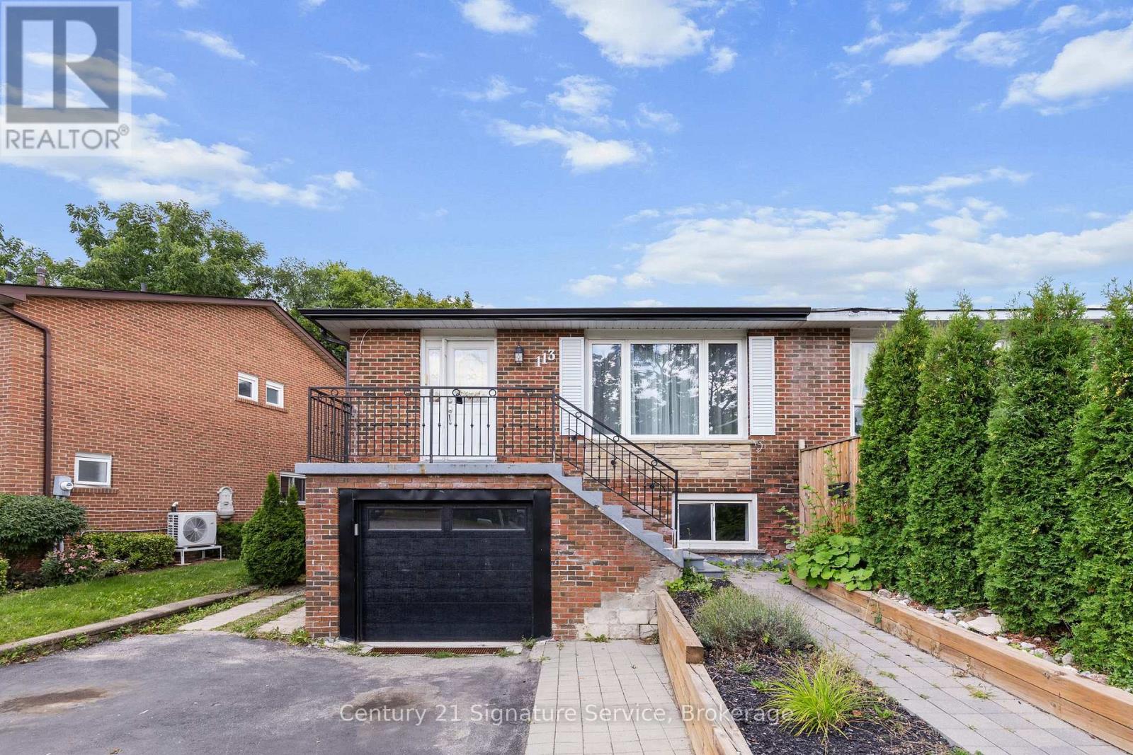 Photo 3 of 113 Mill Street N, Brampton ON