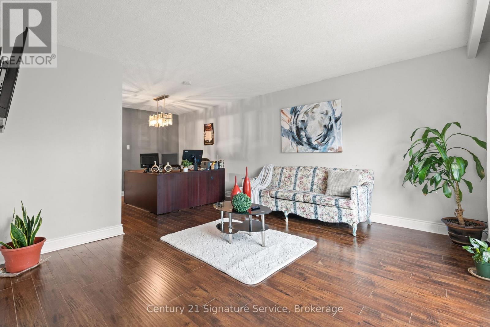 Photo 6 of 113 Mill Street N, Brampton ON