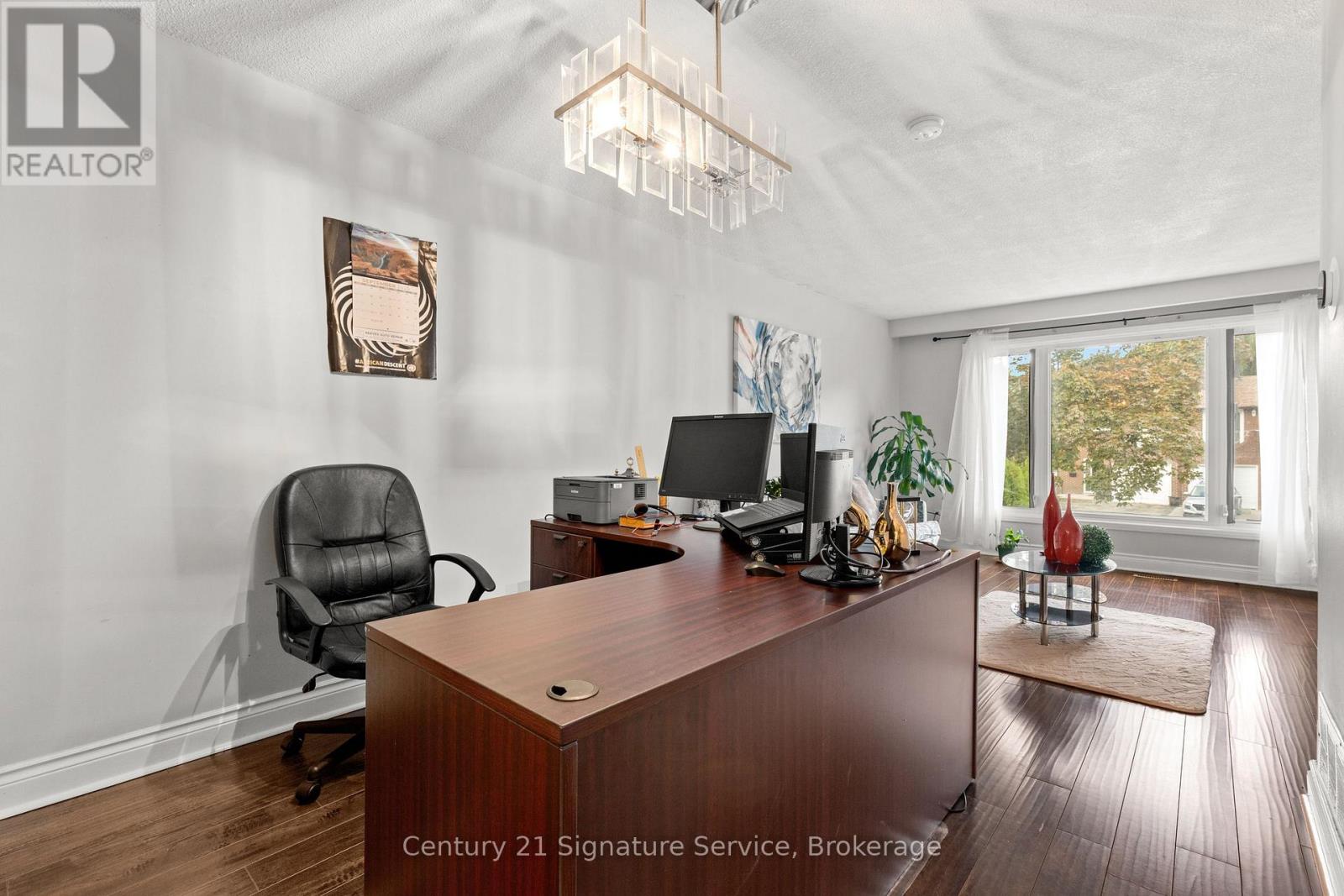 Photo 7 of 113 Mill Street N, Brampton ON