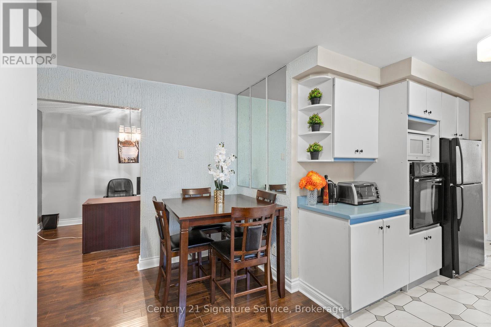 Photo 8 of 113 Mill Street N, Brampton ON
