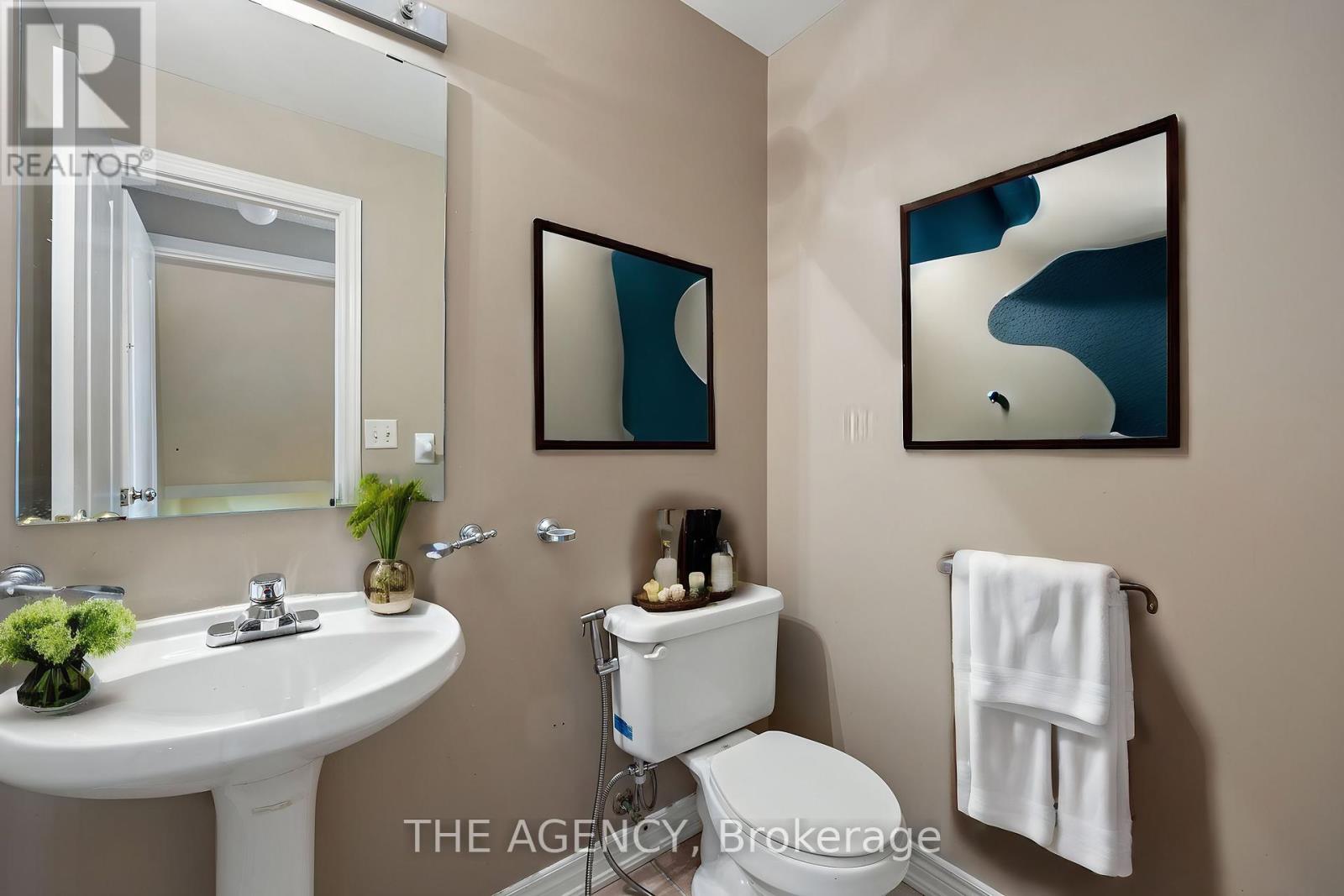 Photo 13 of 7173 Village Walk, Mississauga ON