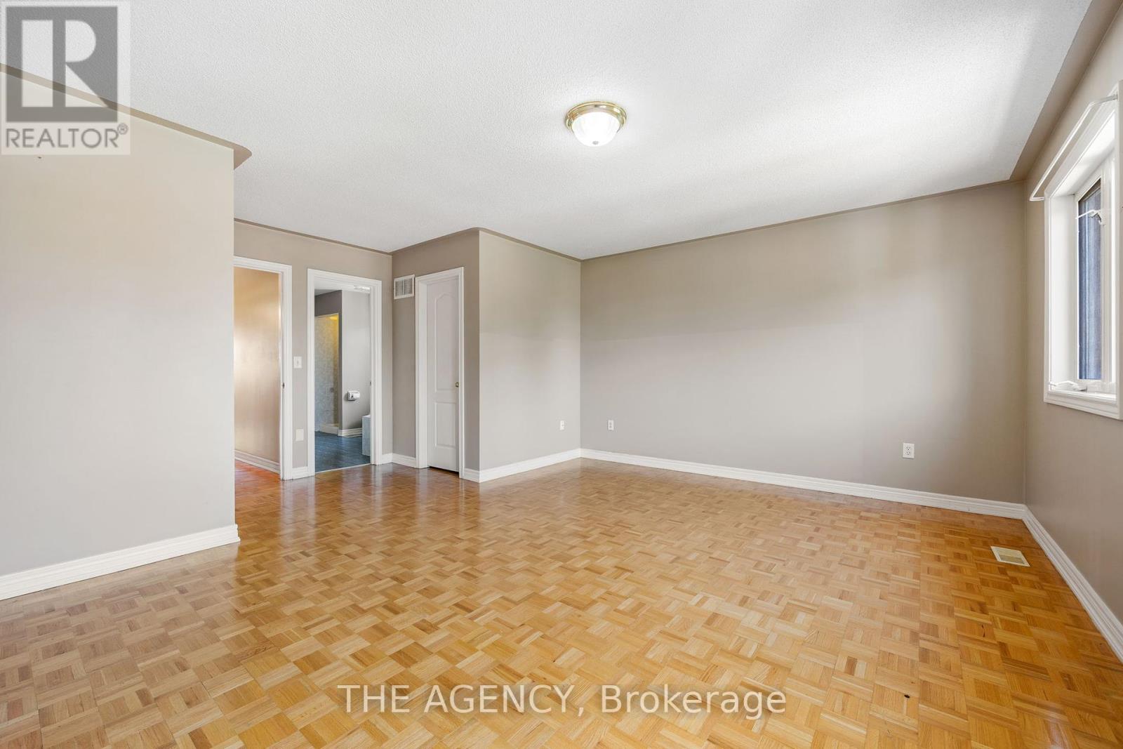 Photo 17 of 7173 Village Walk, Mississauga ON