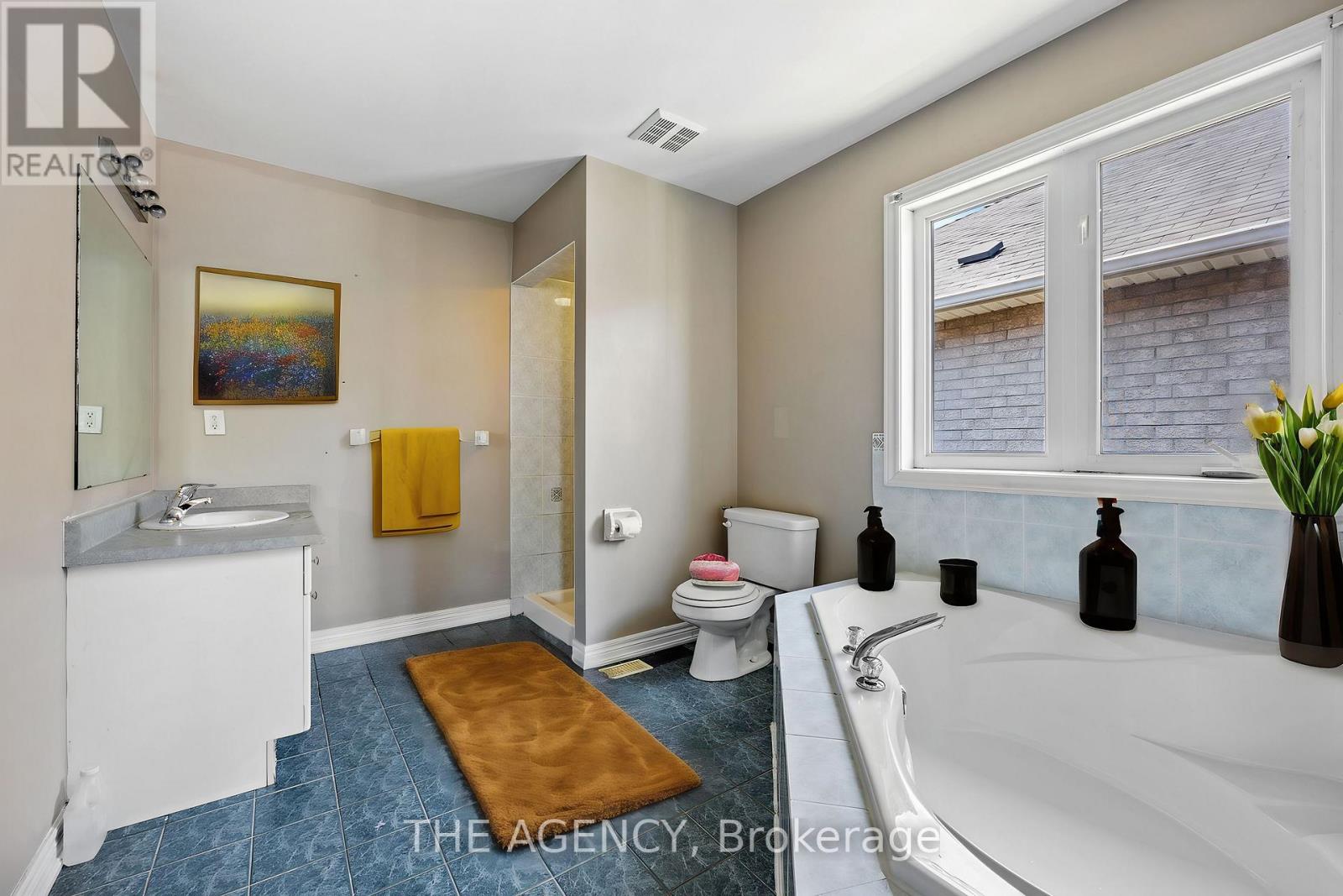 Photo 19 of 7173 Village Walk, Mississauga ON