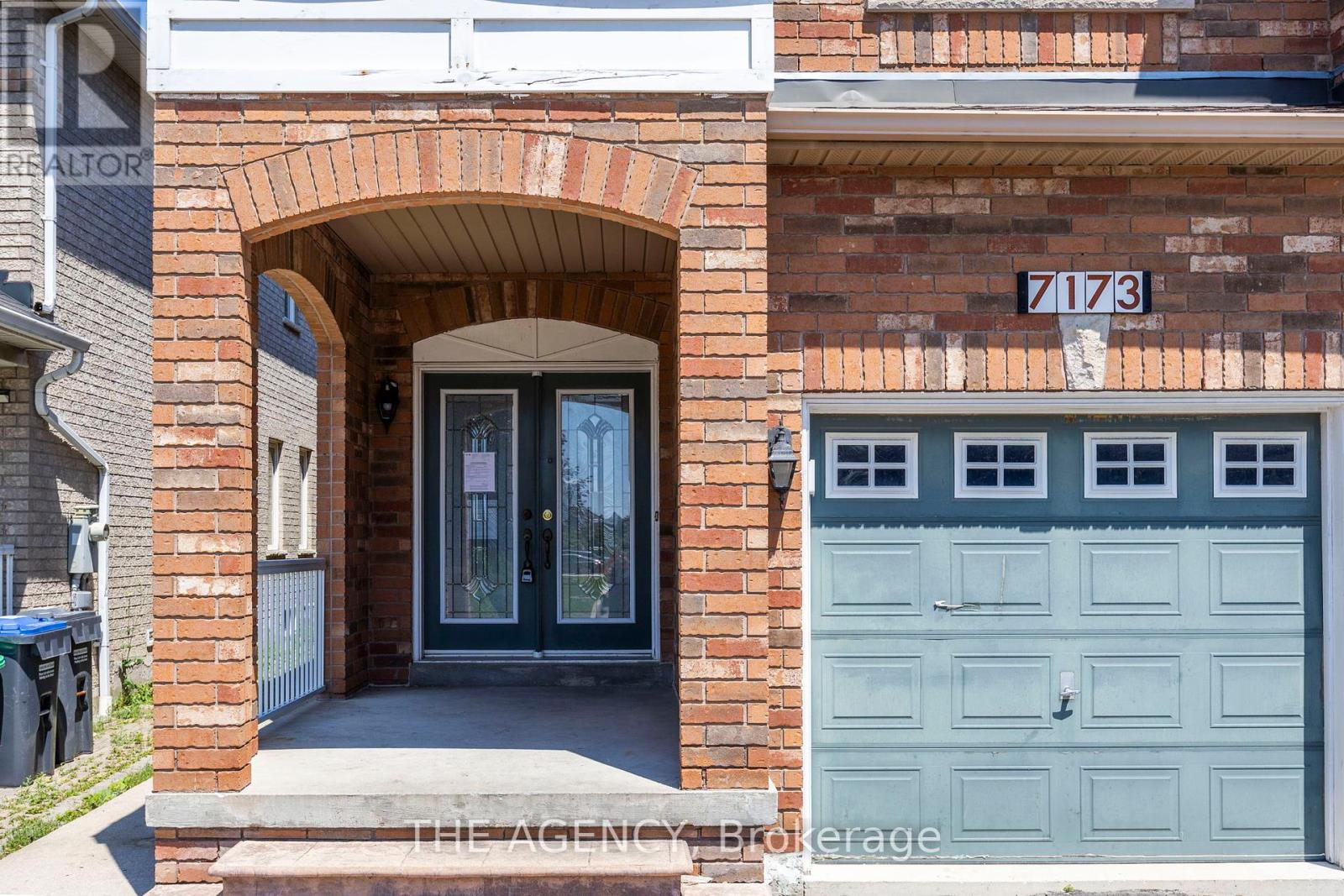 Photo 2 of 7173 Village Walk, Mississauga ON