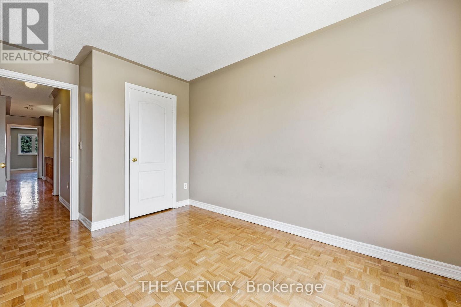 Photo 24 of 7173 Village Walk, Mississauga ON