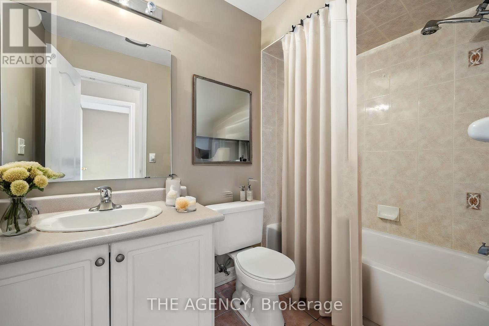 Photo 26 of 7173 Village Walk, Mississauga ON