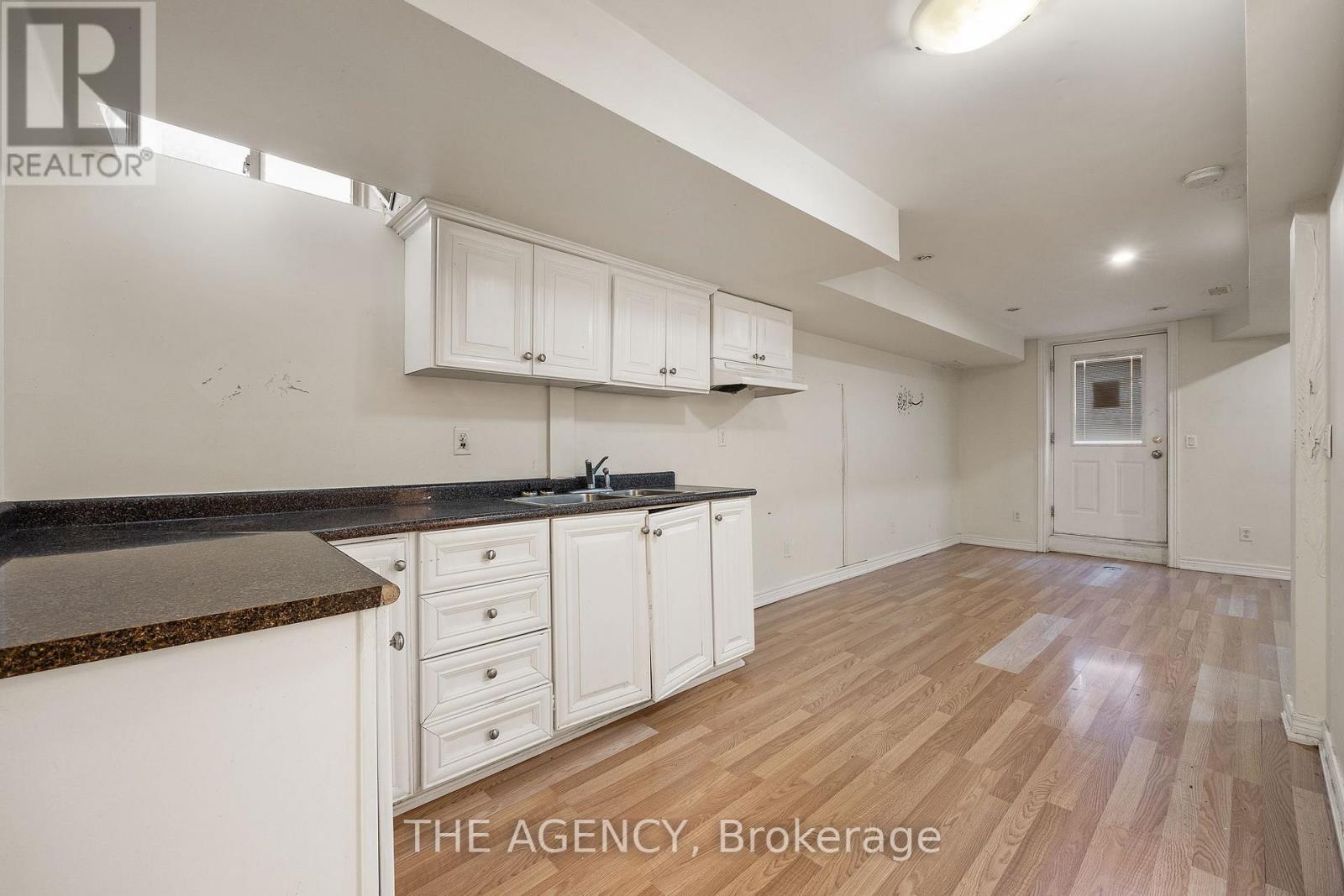 Photo 27 of 7173 Village Walk, Mississauga ON