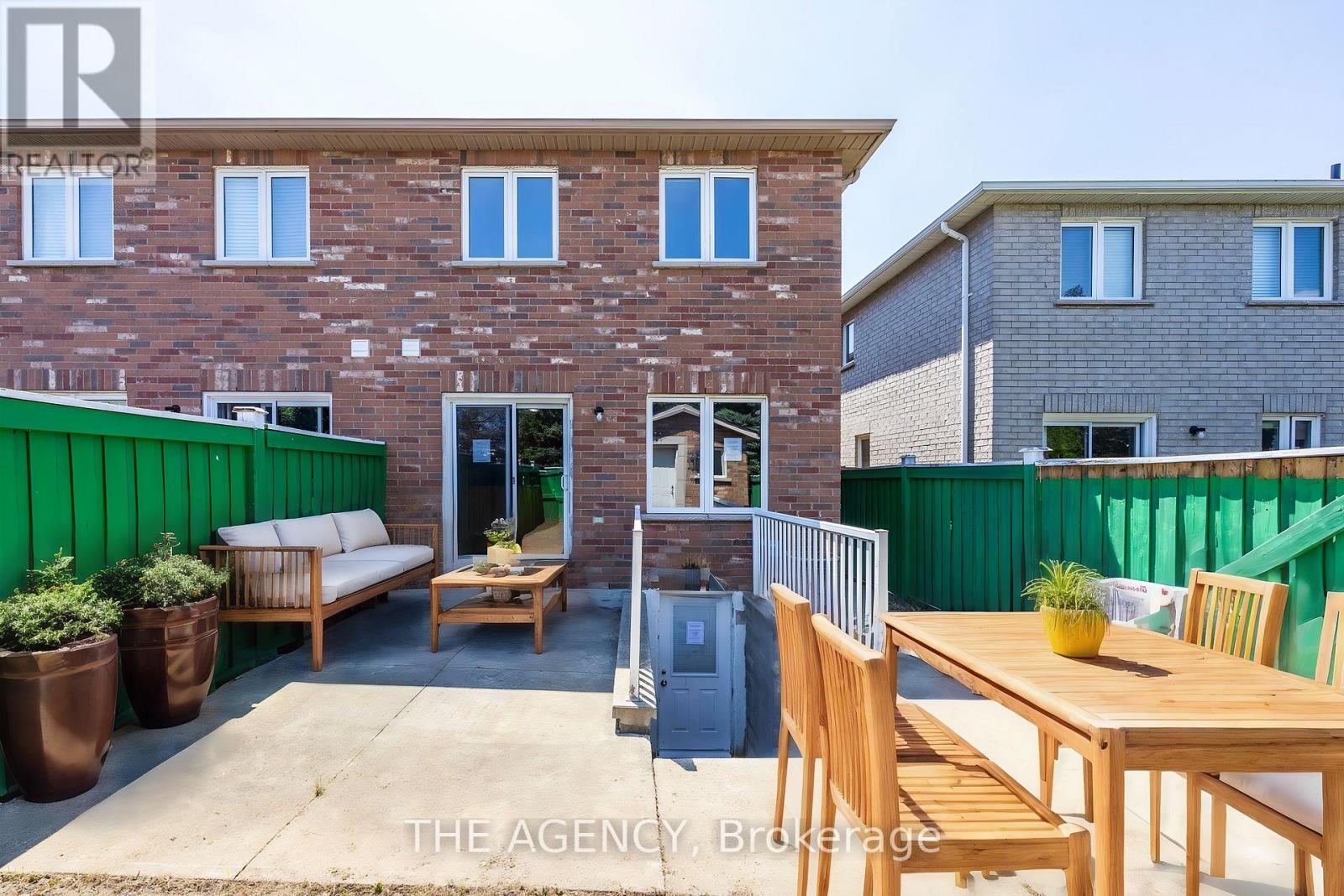 Photo 32 of 7173 Village Walk, Mississauga ON