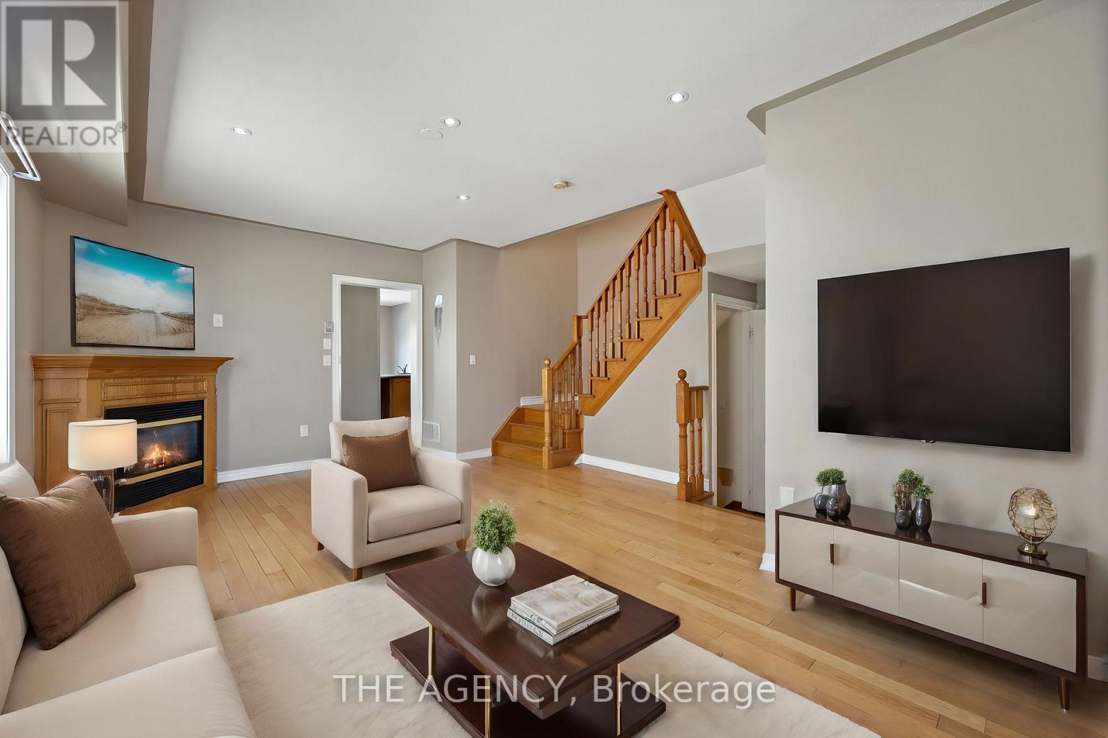 Photo 4 of 7173 Village Walk, Mississauga ON