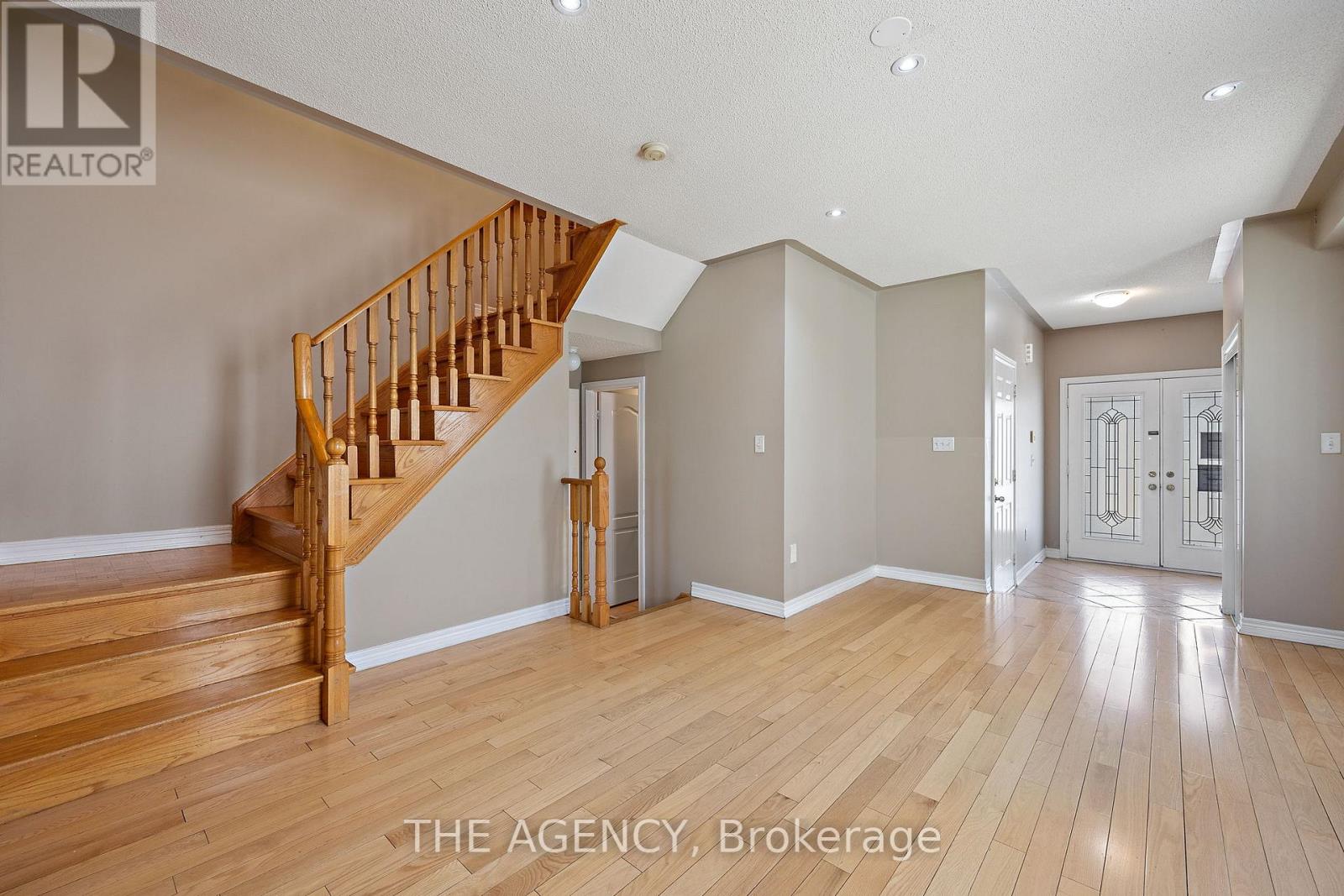 Photo 6 of 7173 Village Walk, Mississauga ON