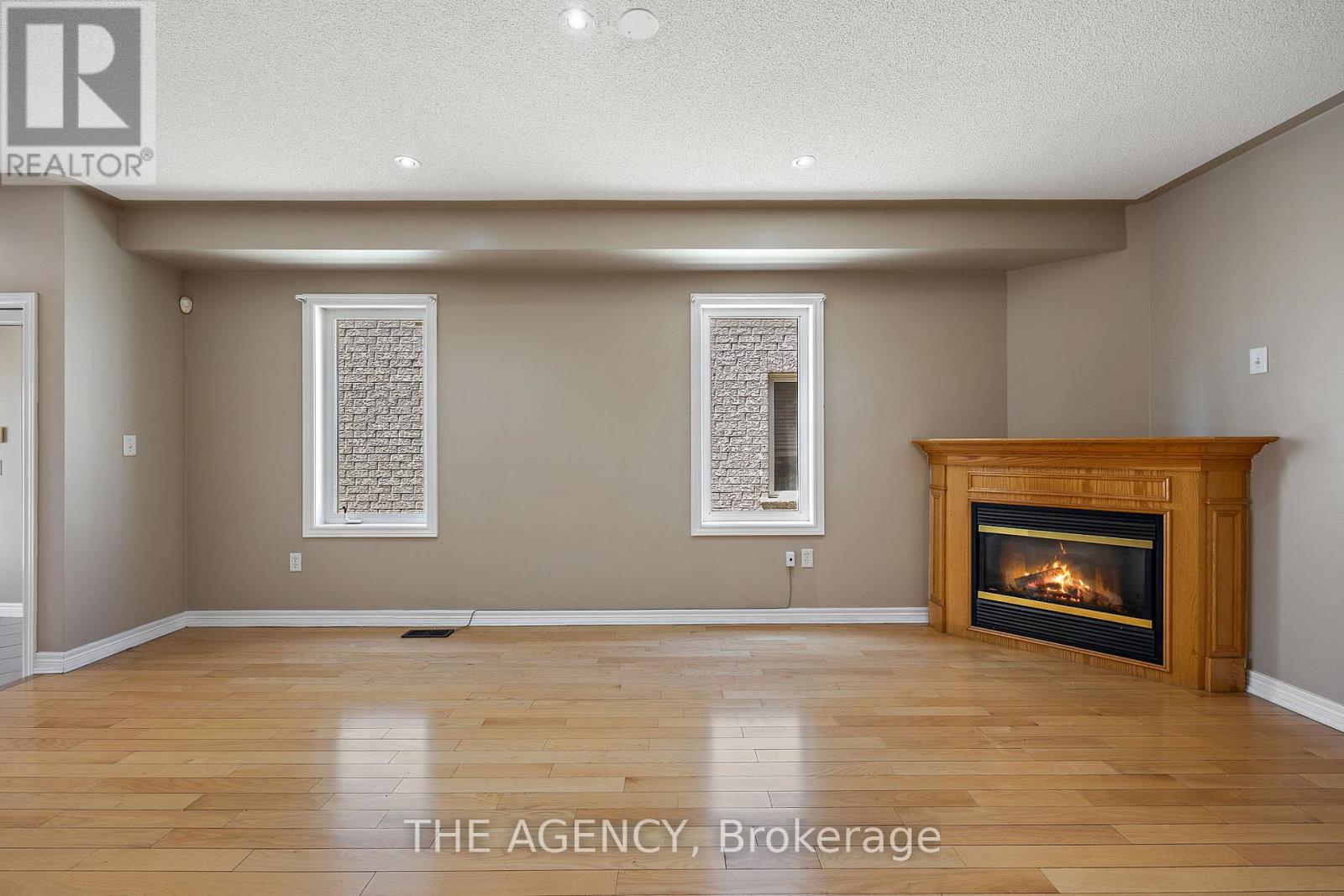Photo 7 of 7173 Village Walk, Mississauga ON