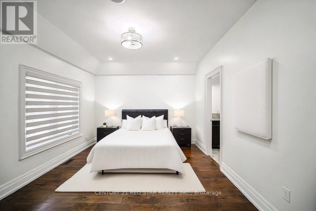 Photo 6 of 164 Elmhurst Drive, Toronto ON