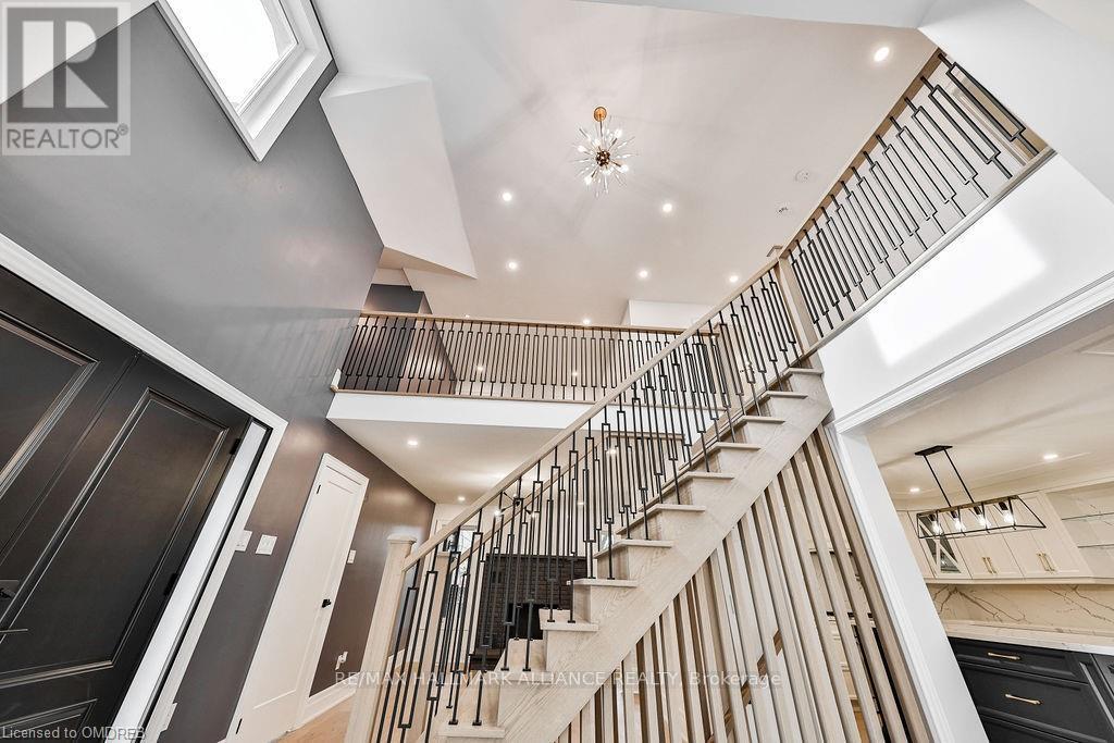 Photo 5 of 2309 Dunedin Road, Oakville ON