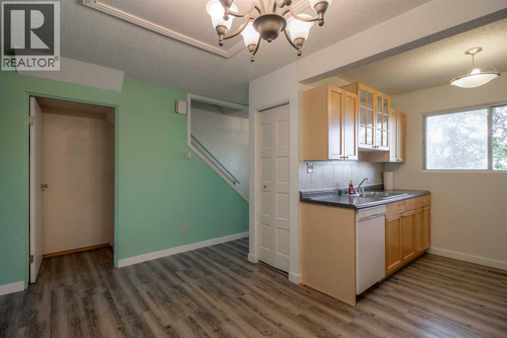 Photo 5 of 17 115 Lafayette Boulevard W, Lethbridge AB