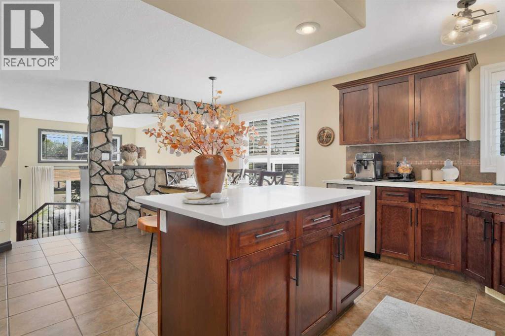 Photo 10 of 7 Woodrow Close, Red Deer AB