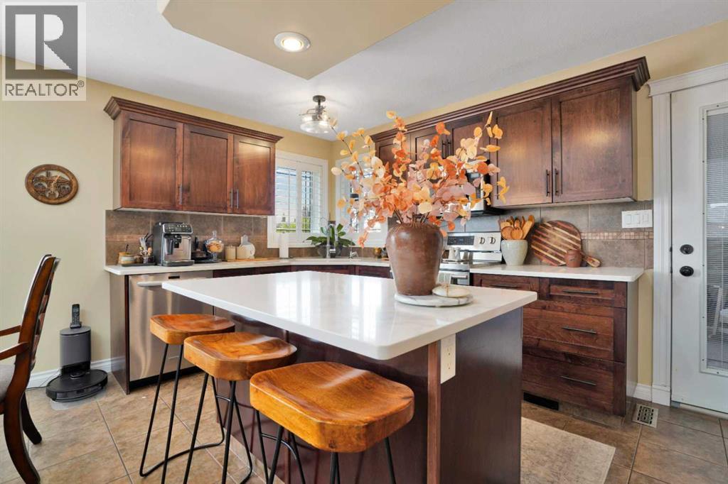 Photo 9 of 7 Woodrow Close, Red Deer AB