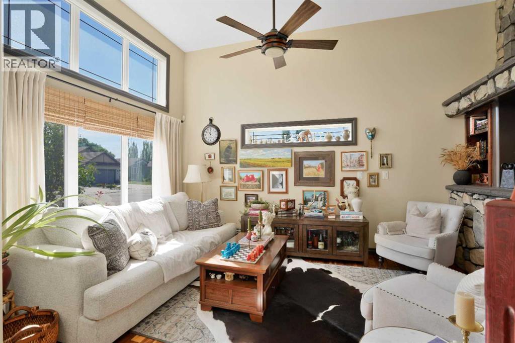Photo 4 of 7 Woodrow Close, Red Deer AB