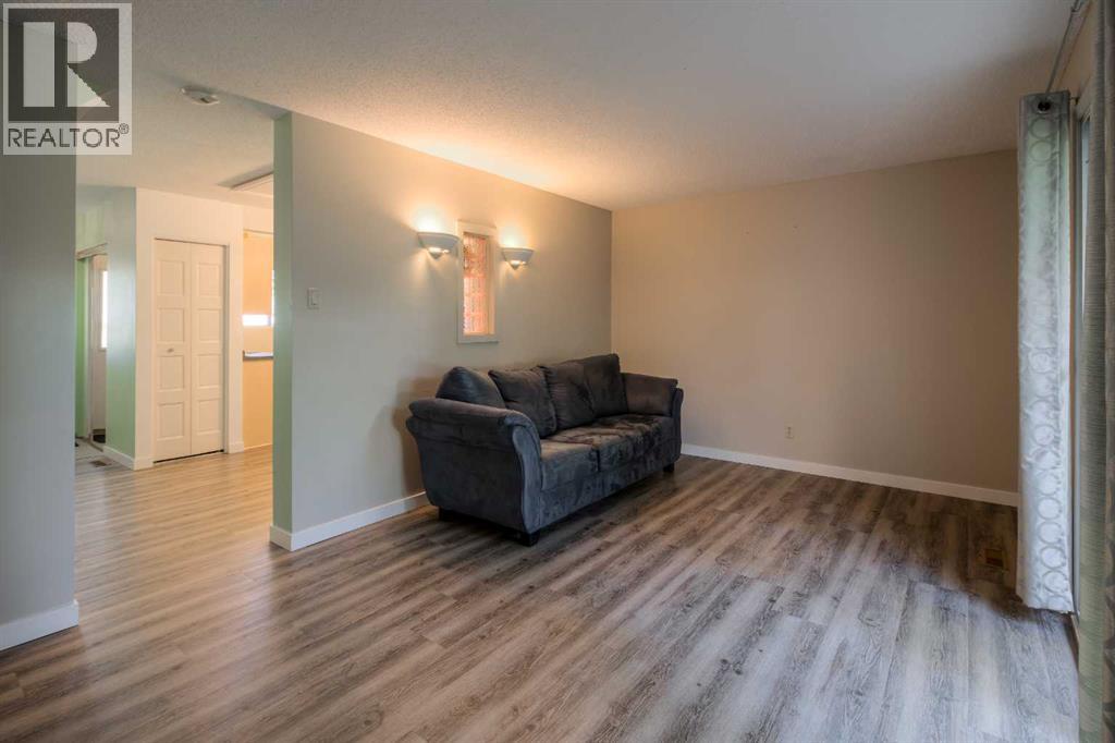 Photo 13 of 17 115 Lafayette Boulevard W, Lethbridge AB