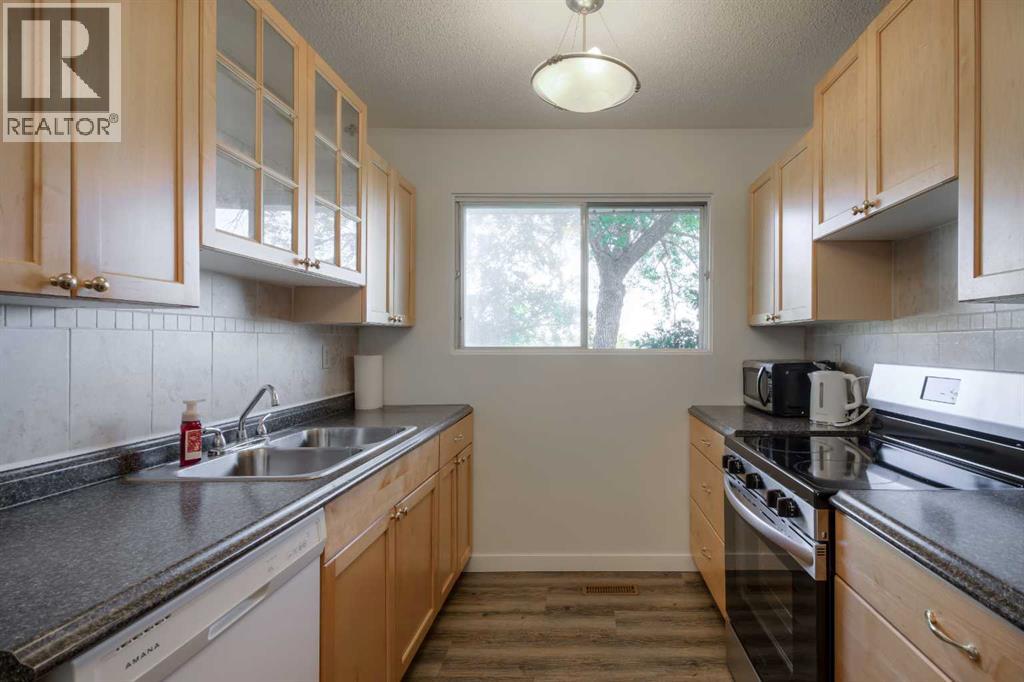 Photo 7 of 17 115 Lafayette Boulevard W, Lethbridge AB