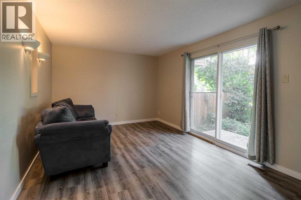Photo 12 of 17 115 Lafayette Boulevard W, Lethbridge AB