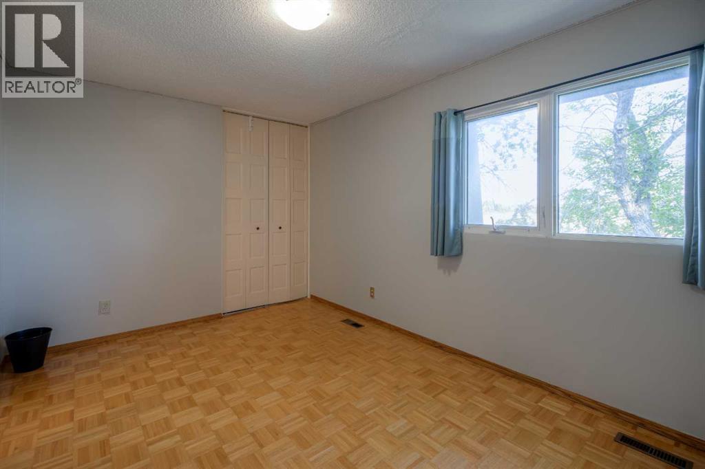 Photo 16 of 17 115 Lafayette Boulevard W, Lethbridge AB