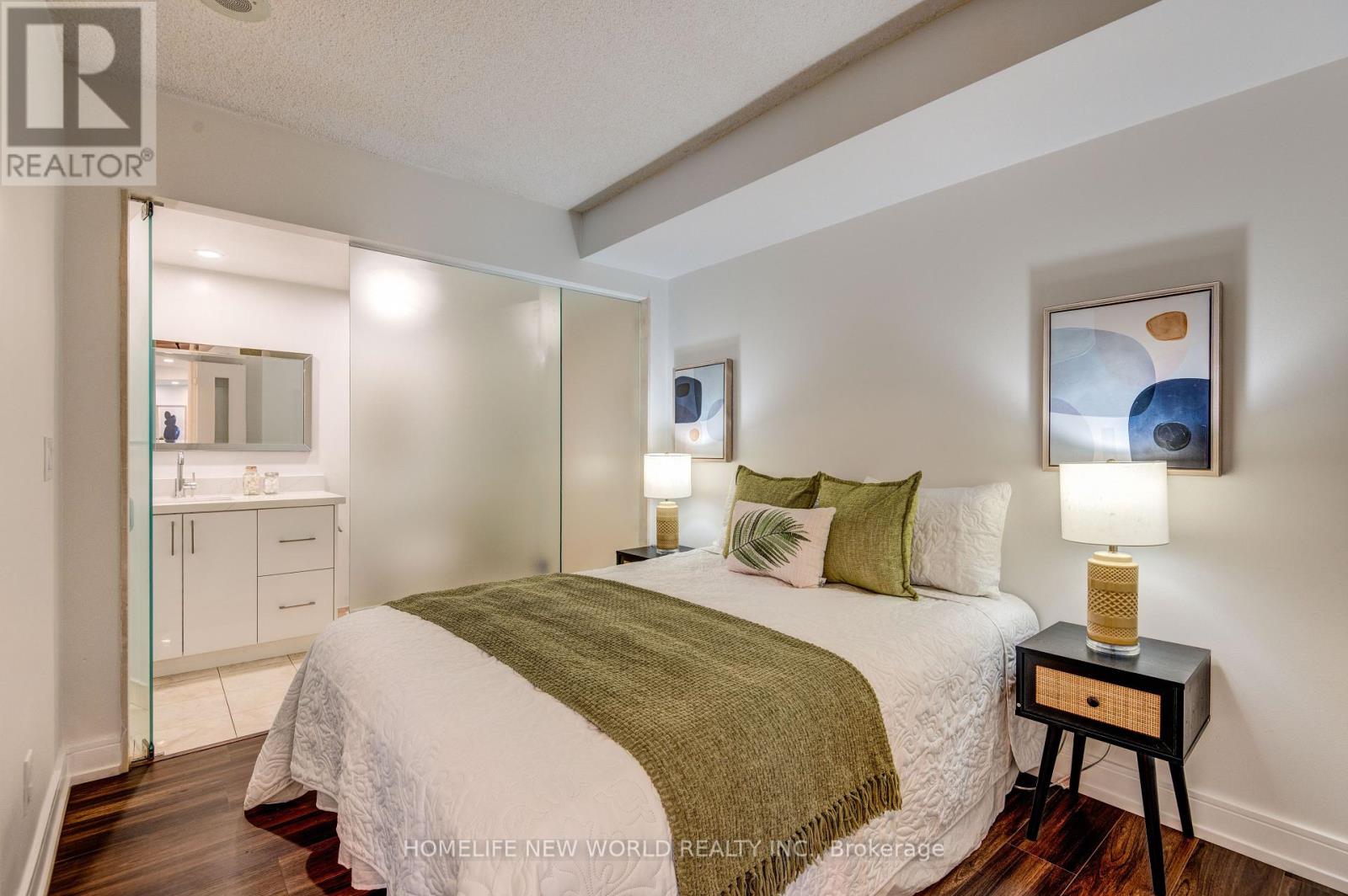 Photo 14 of 903 208 Queens Quay W, Toronto ON