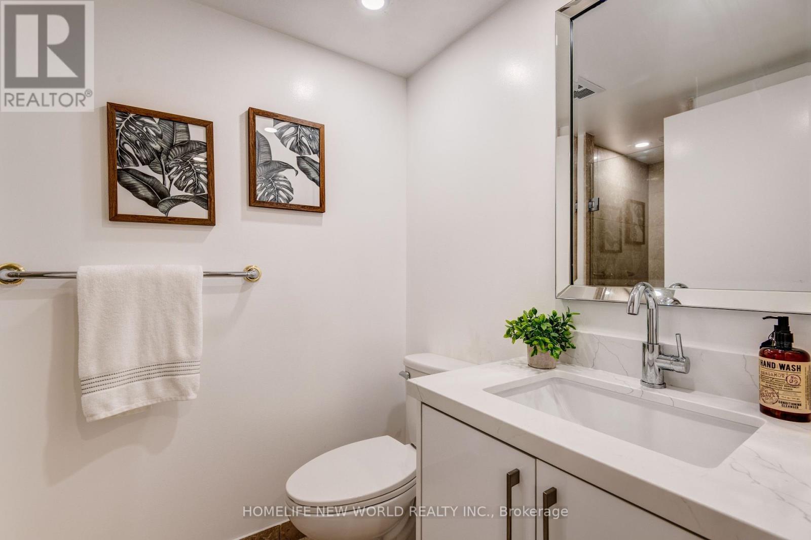 Photo 4 of 903 208 Queens Quay W, Toronto ON
