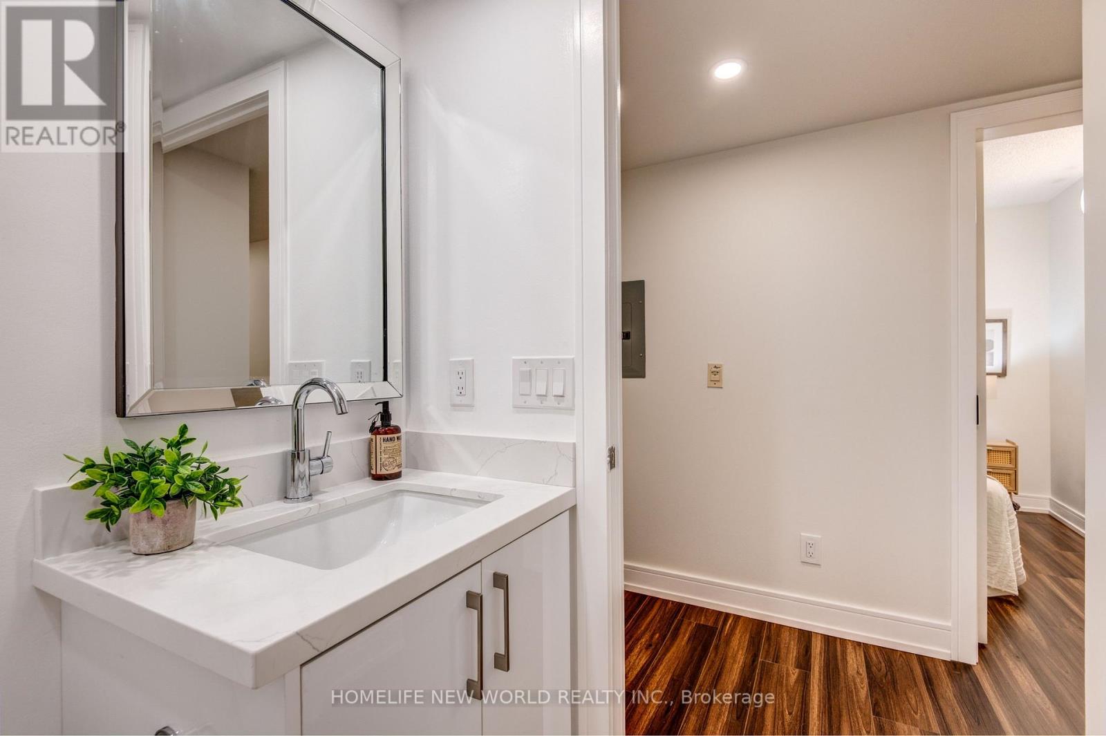 Photo 5 of 903 208 Queens Quay W, Toronto ON
