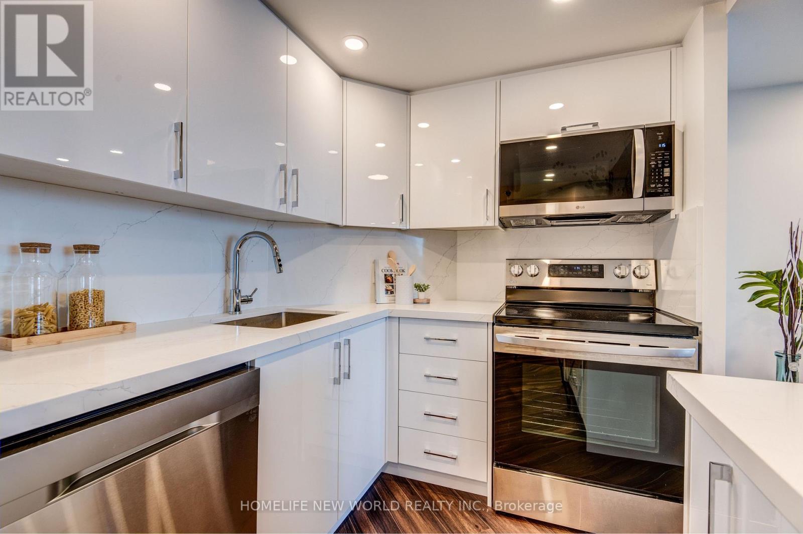Photo 9 of 903 208 Queens Quay W, Toronto ON