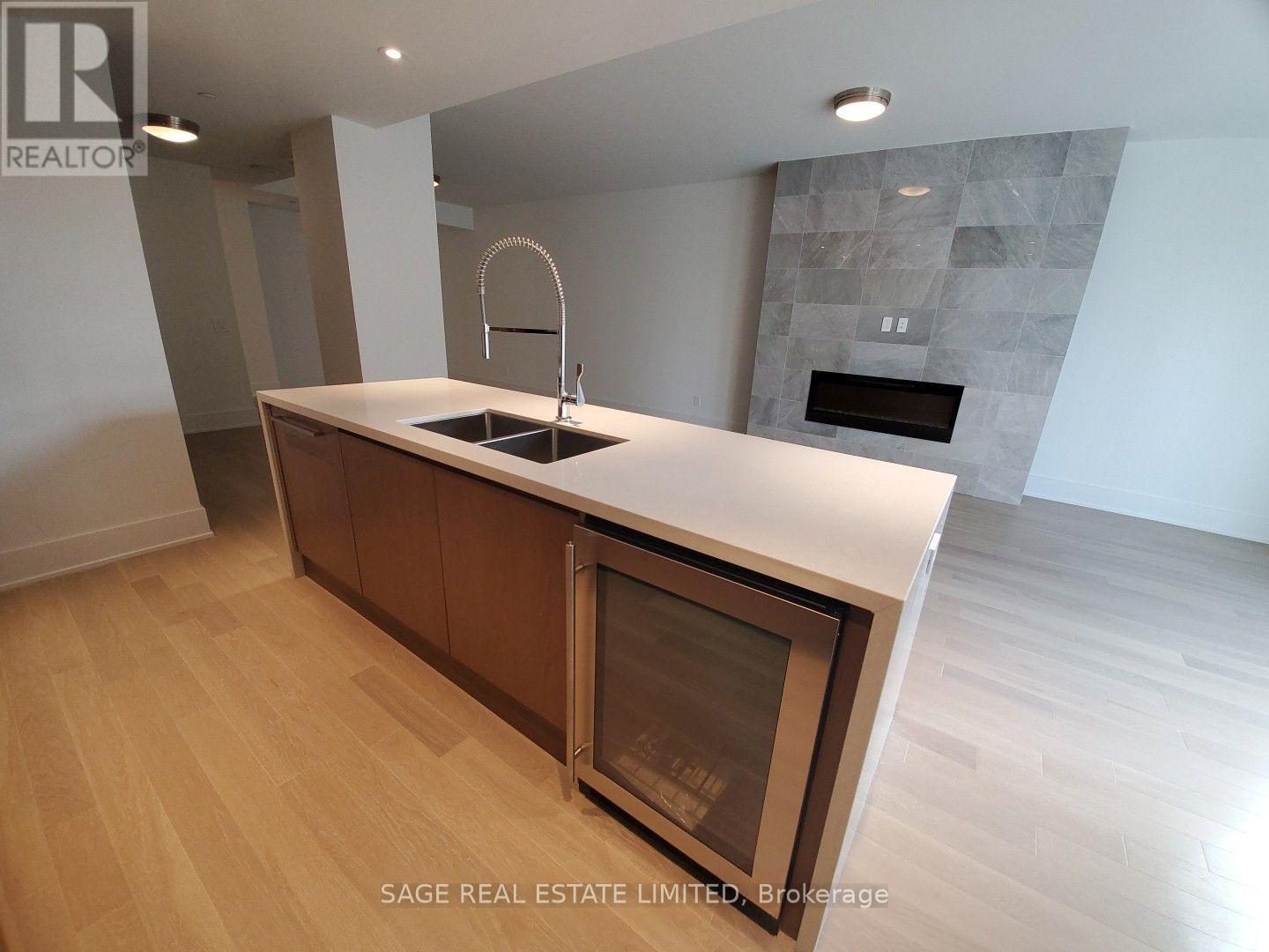 Photo 4 of 105 118 Merchants Wharf, Toronto ON