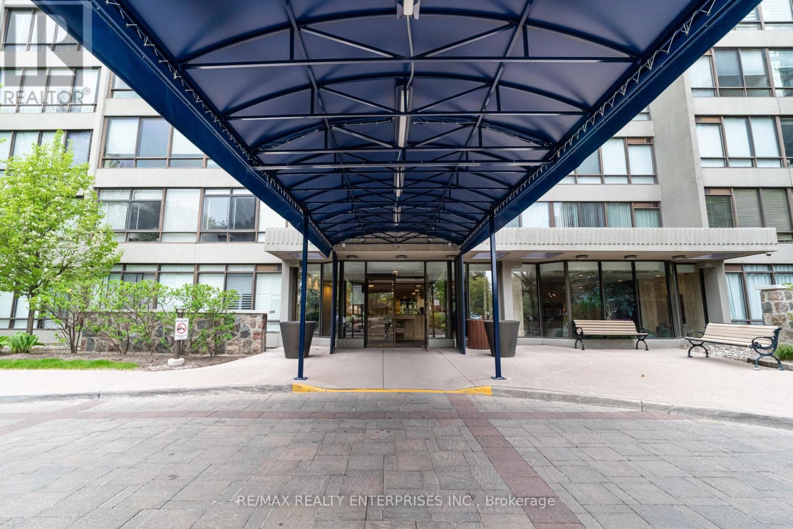 Photo 2 of 204 65 Skymark Drive, Toronto ON