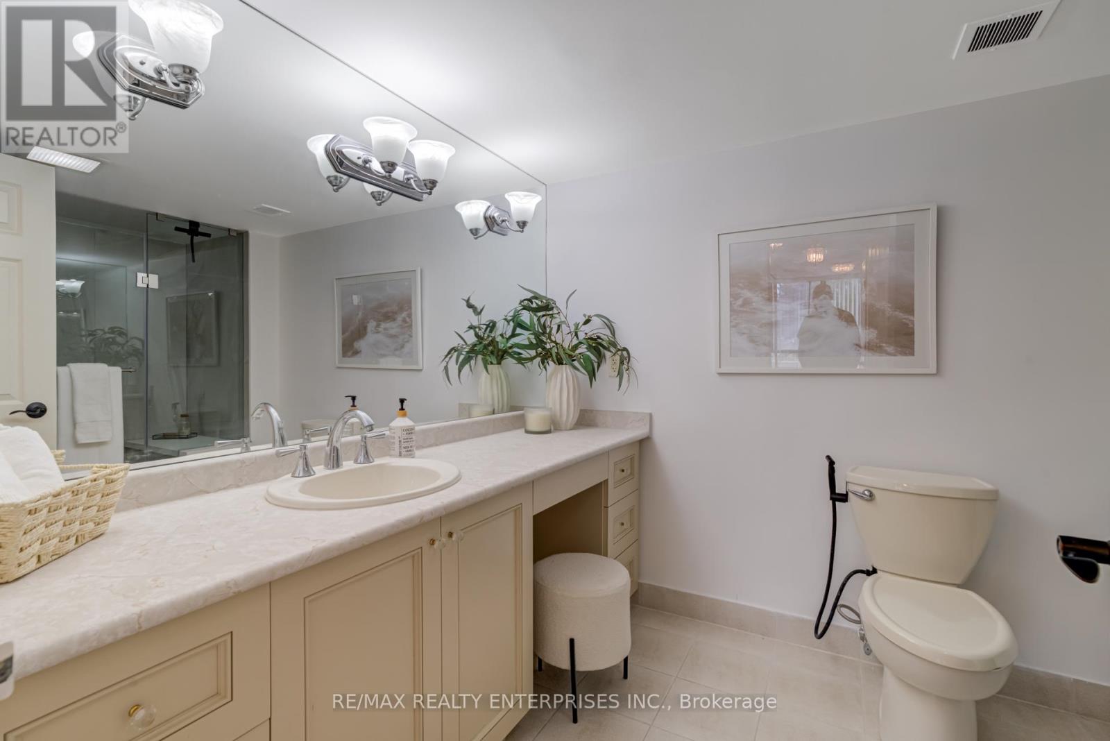 Photo 26 of 204 65 Skymark Drive, Toronto ON