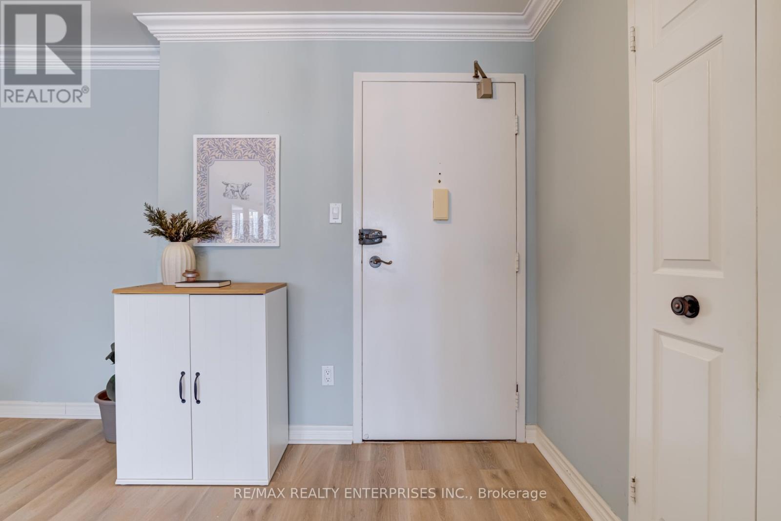 Photo 3 of 204 65 Skymark Drive, Toronto ON