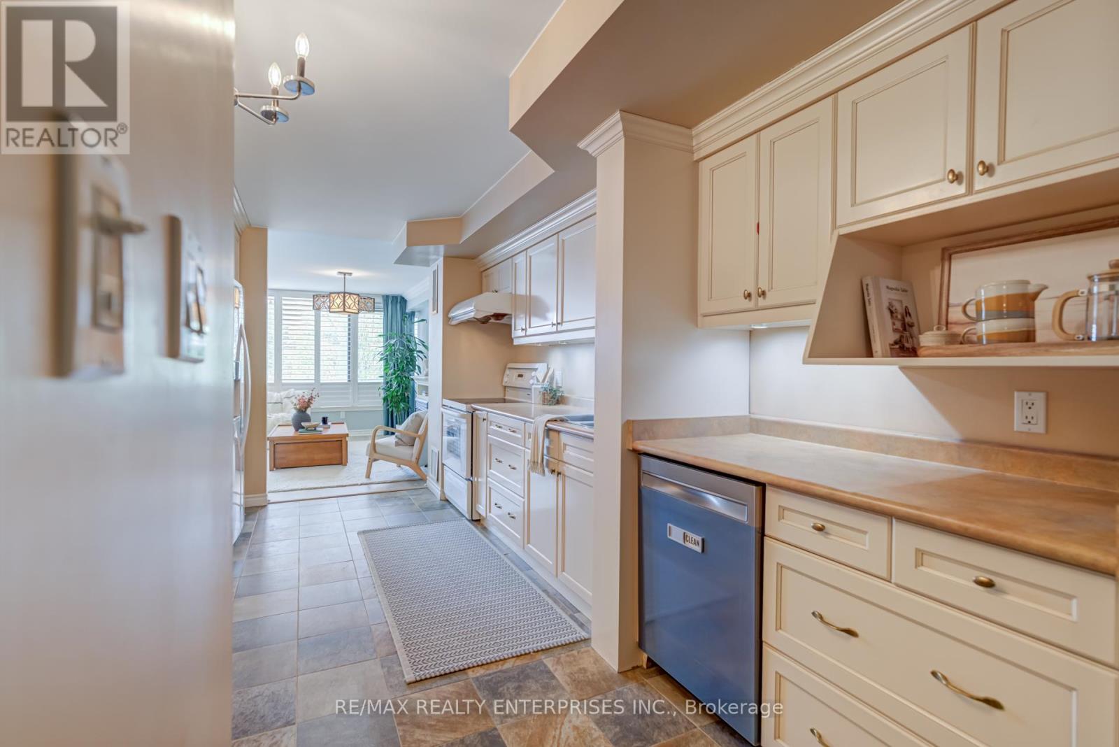 Photo 8 of 204 65 Skymark Drive, Toronto ON