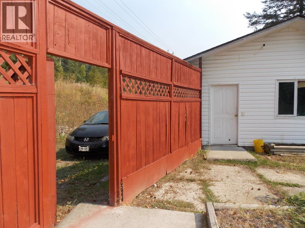 6735 LAGERQUIST ROAD, McLeese Lake