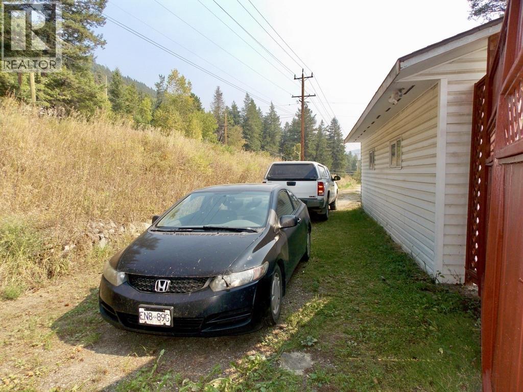 6735 LAGERQUIST ROAD, McLeese Lake