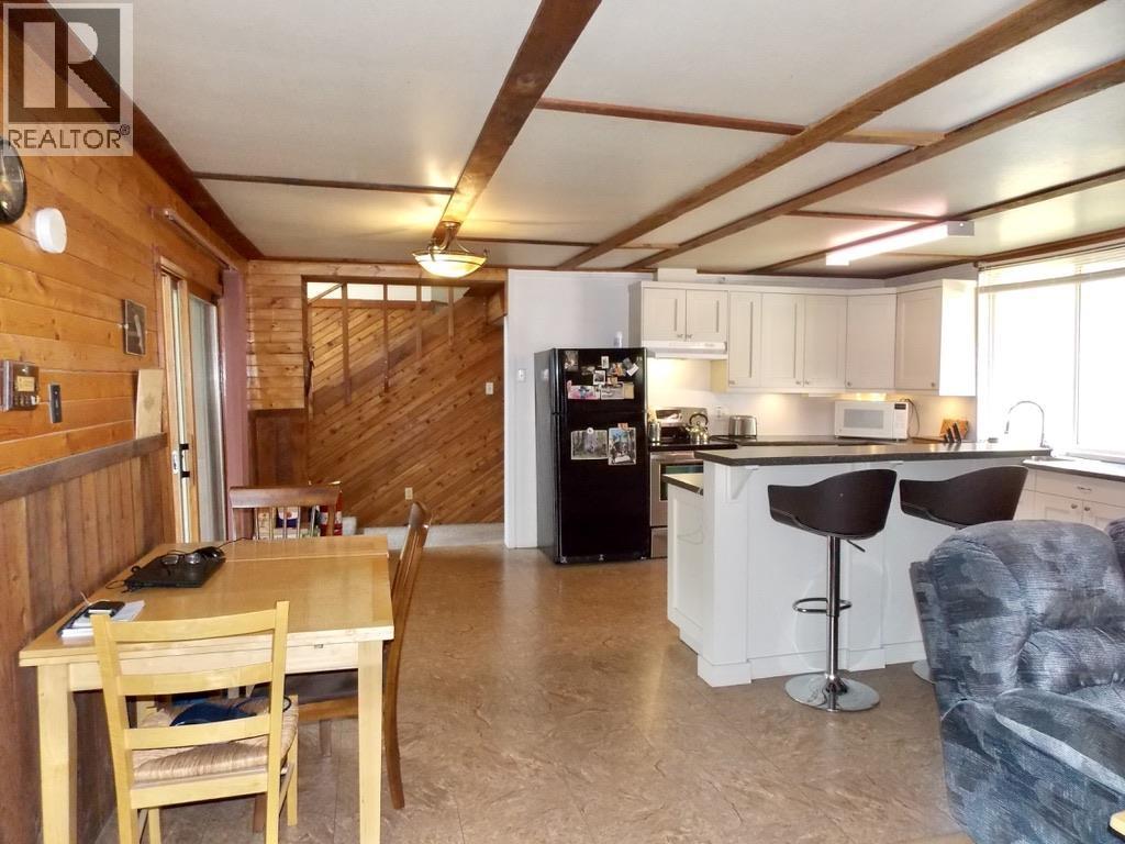 6735 LAGERQUIST ROAD, McLeese Lake