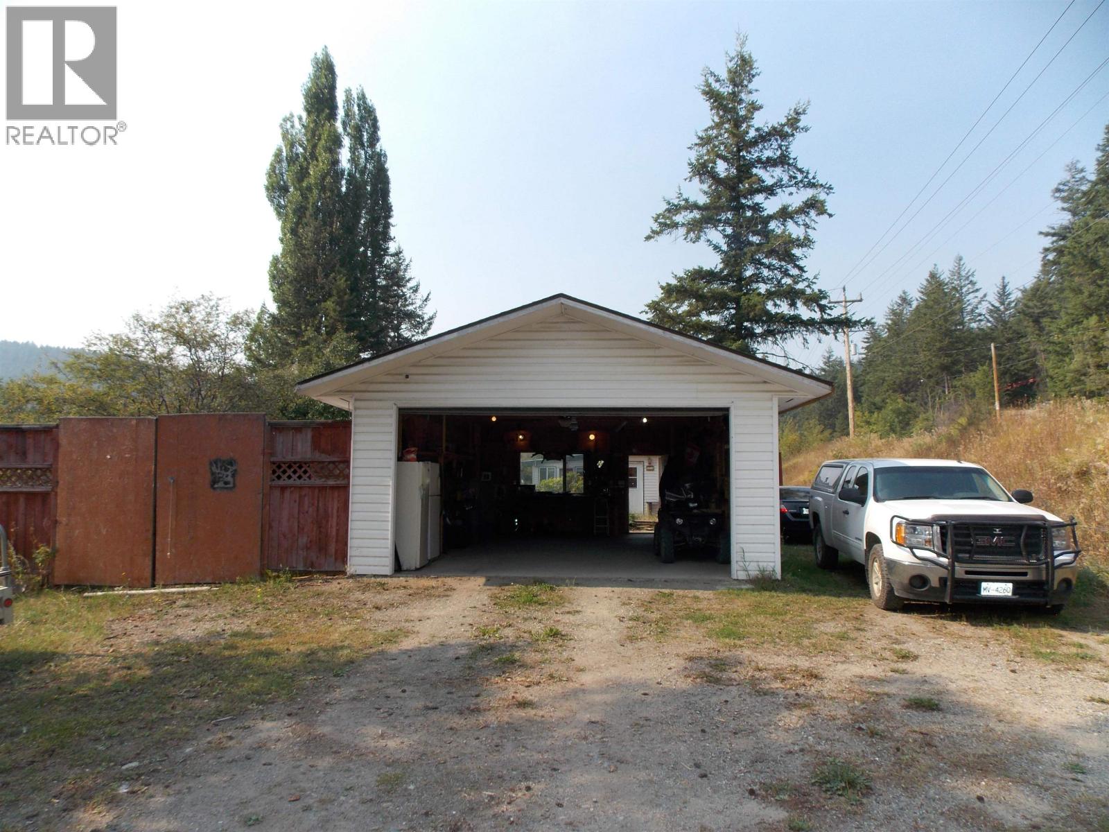 6735 LAGERQUIST ROAD, McLeese Lake