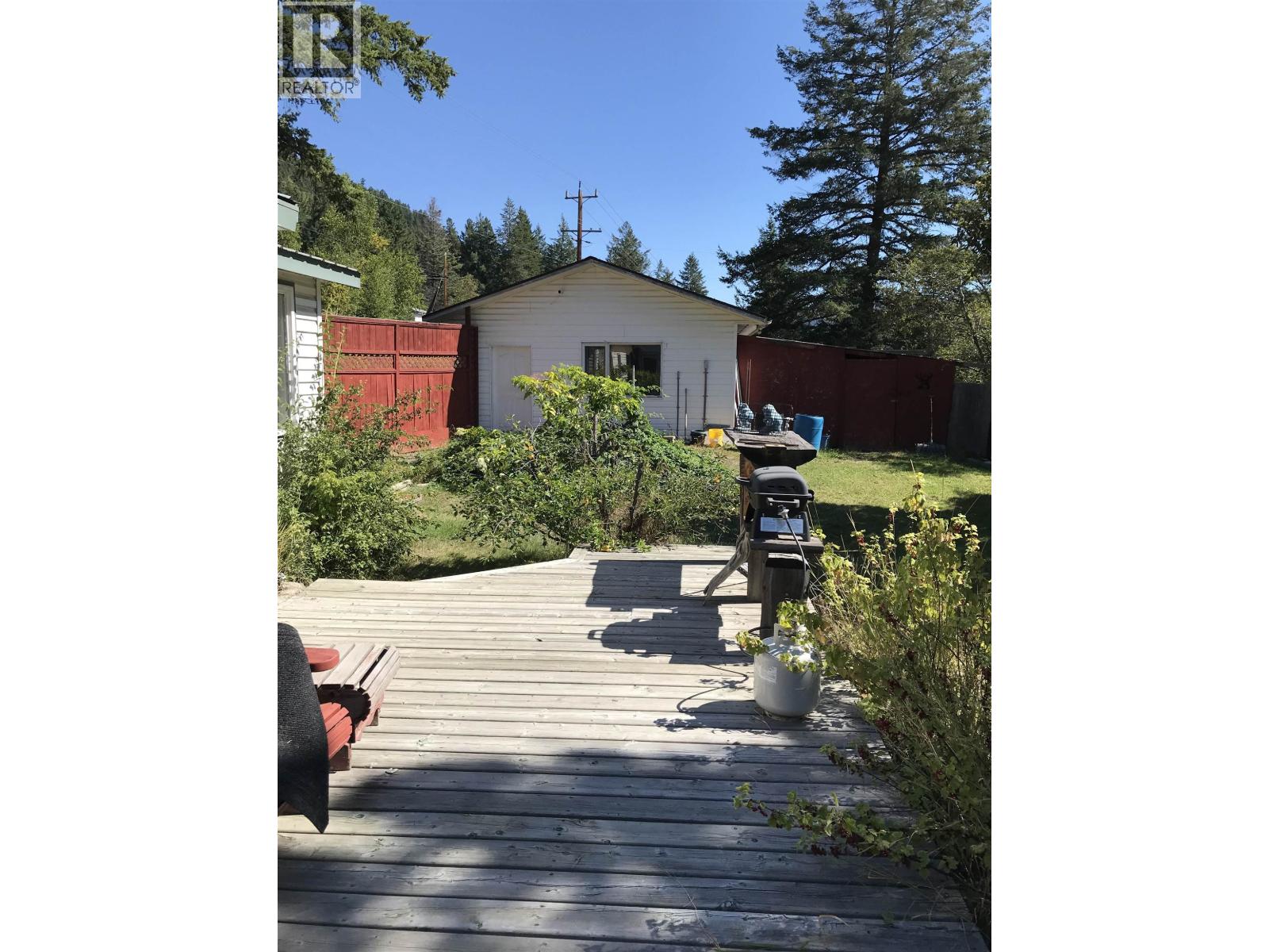 6735 LAGERQUIST ROAD, McLeese Lake