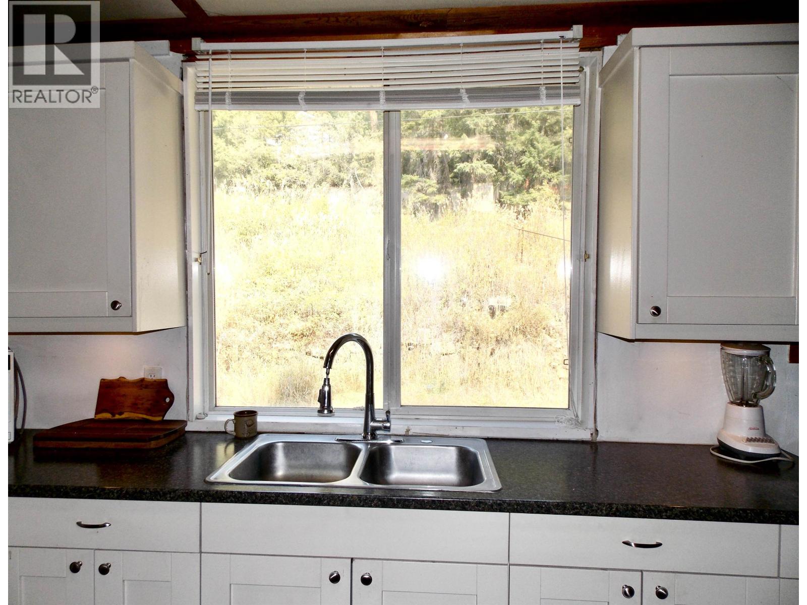 6735 LAGERQUIST ROAD, McLeese Lake