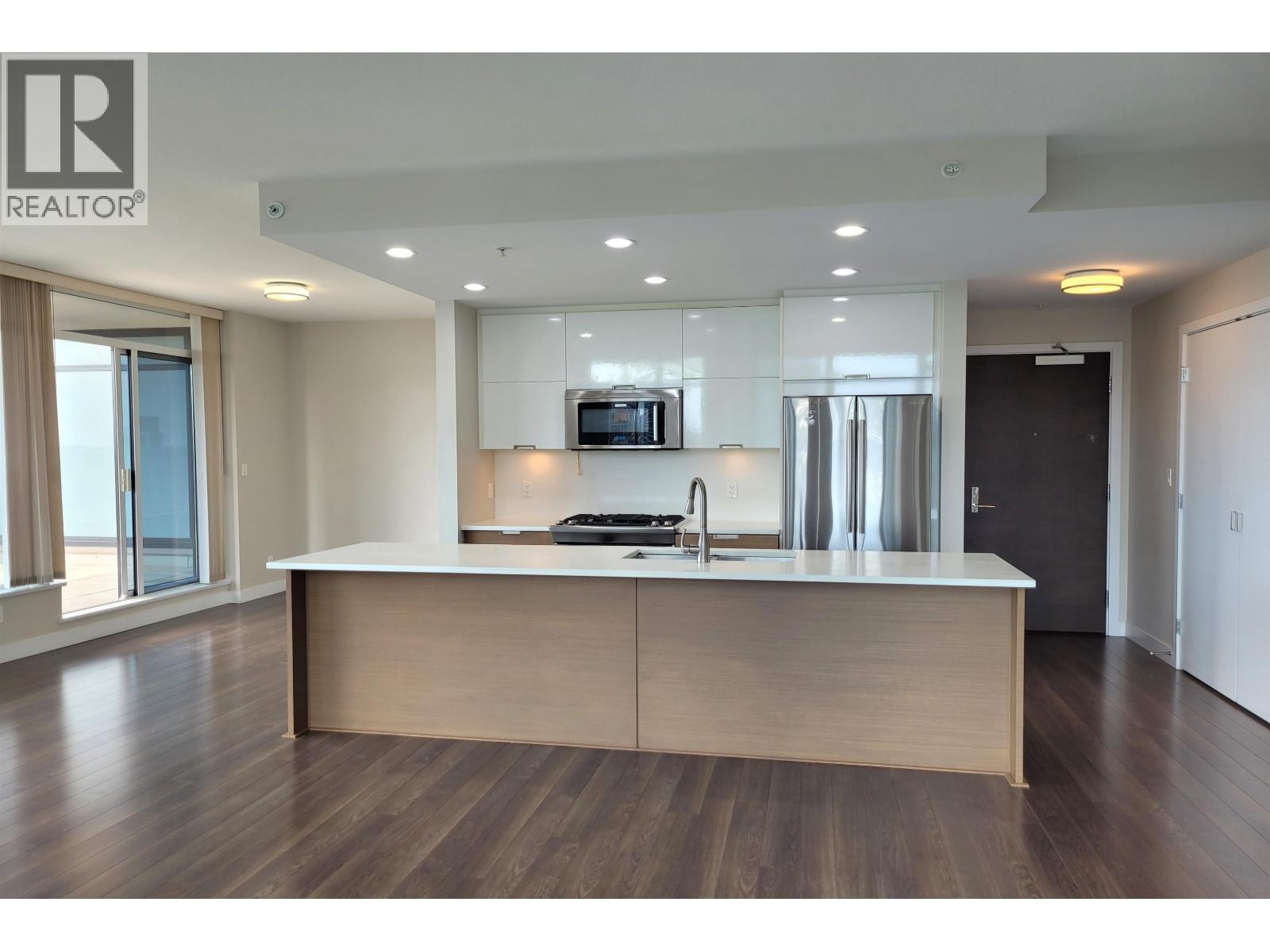 Photo 2 of 2302 2077 Rosser Avenue, Burnaby BC