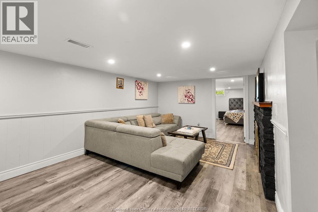 Photo 16 of 1697 Ferndale Avenue, Windsor ON