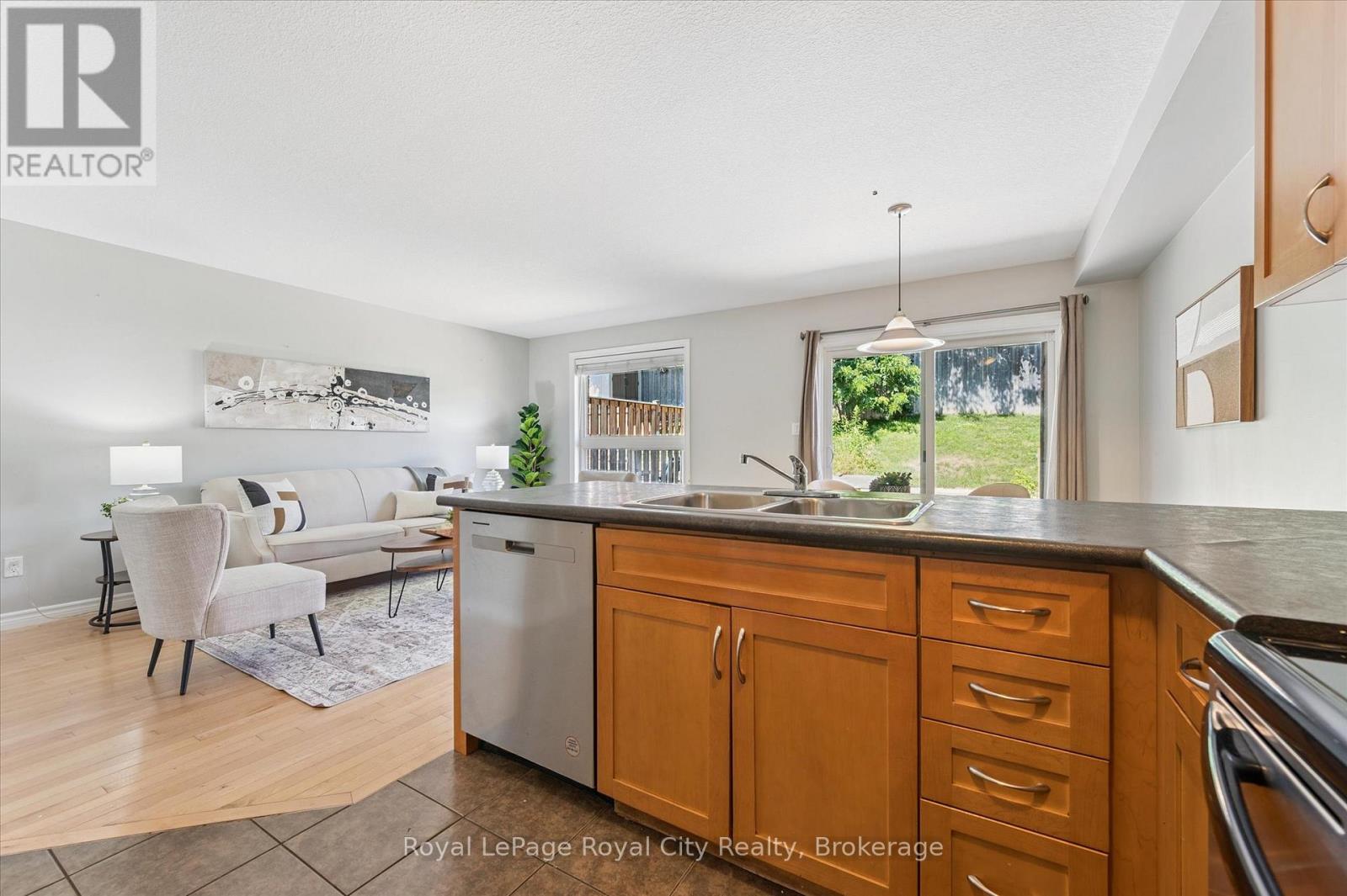 Photo 1 of 158 Kemp Crescent, Guelph ON