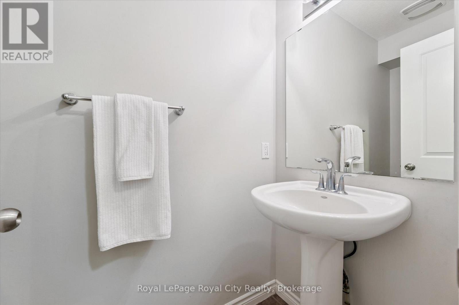 Photo 10 of 158 Kemp Crescent, Guelph ON