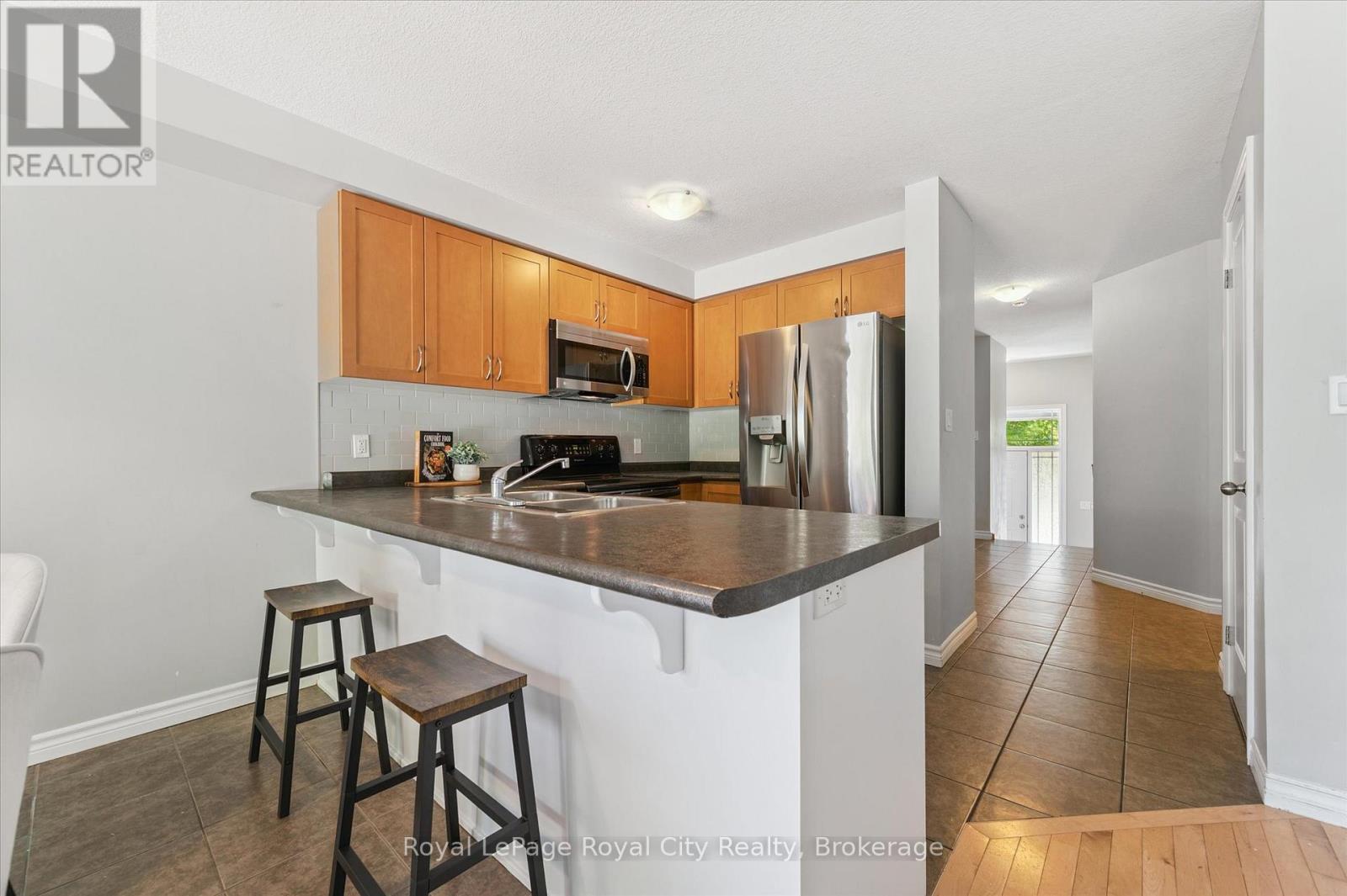 Photo 18 of 158 Kemp Crescent, Guelph ON