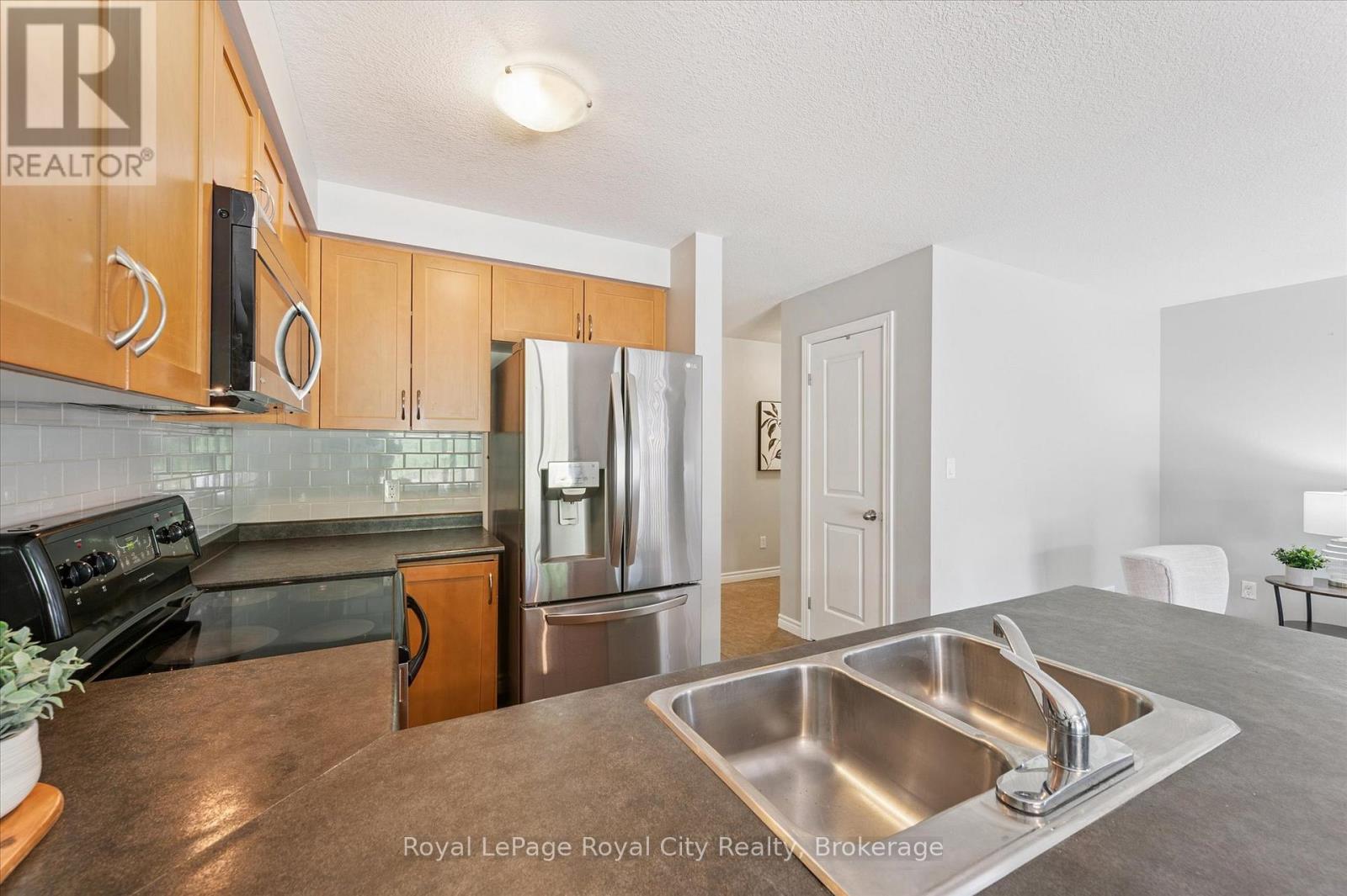 Photo 20 of 158 Kemp Crescent, Guelph ON